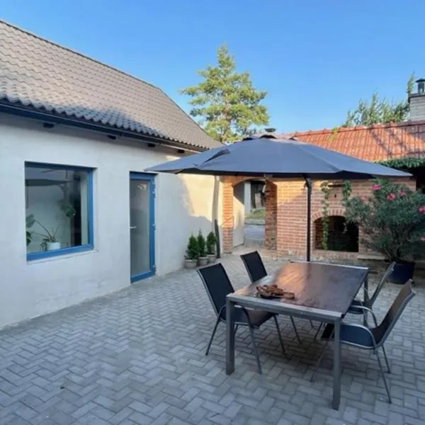 UBYTKO POLEŠOVICE, hotel in Polešovice