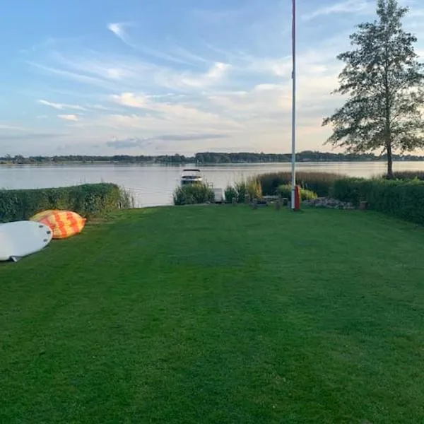 Huset ved søen tæt på Herning og MCH og boxen 90 m2, hotel in Sunds