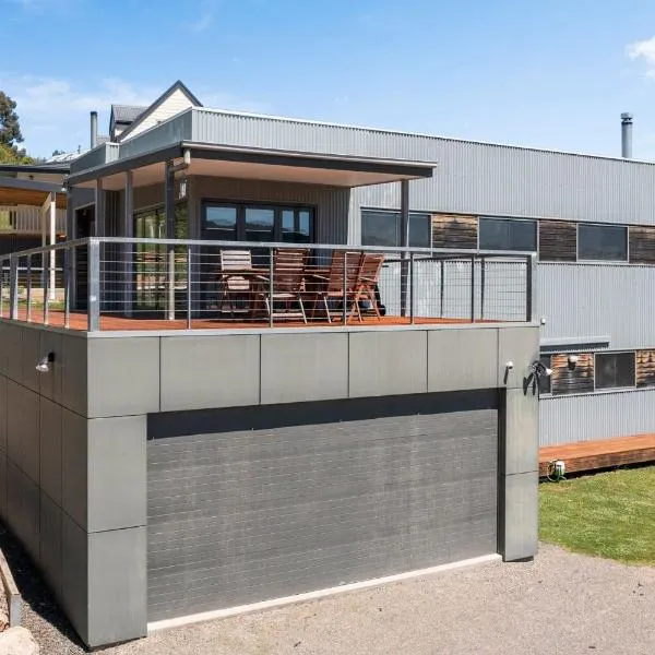 Black Diamond - Luxury Alpine Home in Merrijig - Sleeps 14, готель у місті Мерріджіг