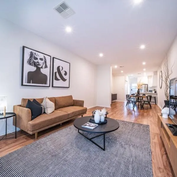 Black Oak at Brompton – Contemporary Parkside Stay, hotel Bowden városában