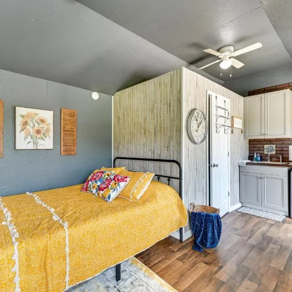Brownsville Studio Cottage - Walk to Mammoth Cave!, hôtel à Brownsville