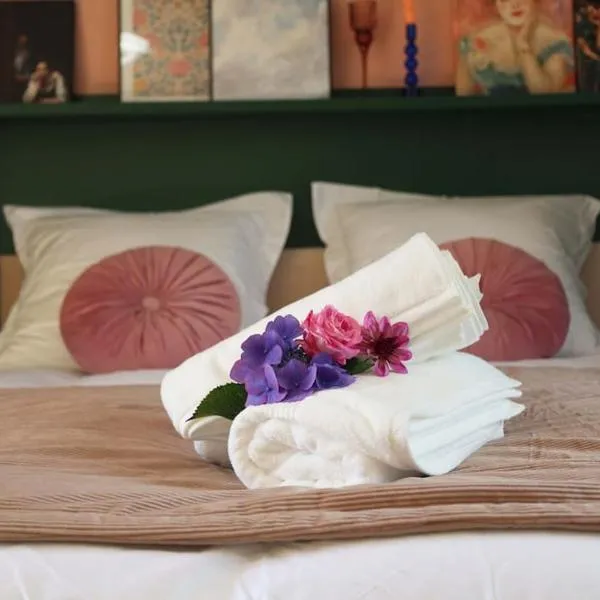 "La Botanique" Gîte de Charme dans un château de campagne & SPA, hotel in Brix