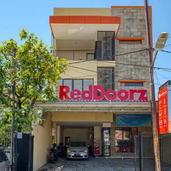 RedDoorz Syariah near Airlangga University Campus B, Hotel in Surabaya