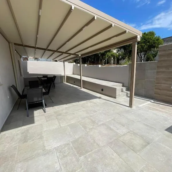 Andrea's luxury apartments in Nea Fokaia, Hotel in Nea Fokea