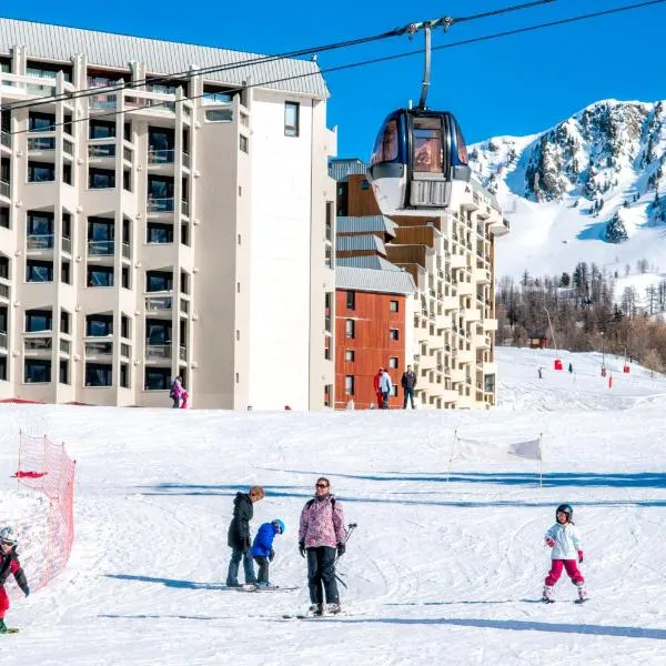 SOWELL HOTELS Le Pas du Loup、イゾラ 2000のホテル