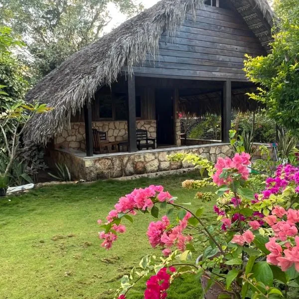 Lualemba Bungalow Resort, hotel v Nembrale