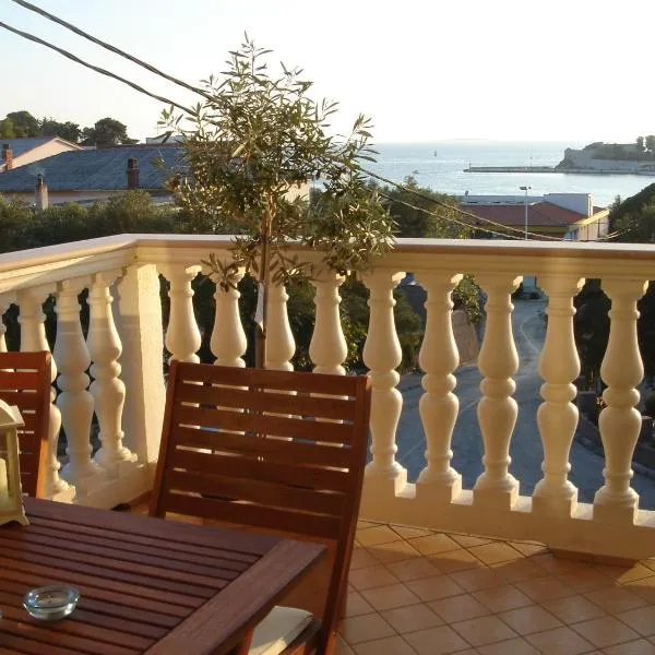 Villa Delina, hotel in Rab