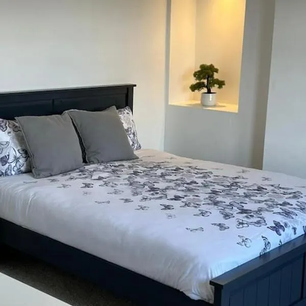 호스포스에 위치한 호텔 Four Double Bedroom Home - Free parking and Wi-Fi