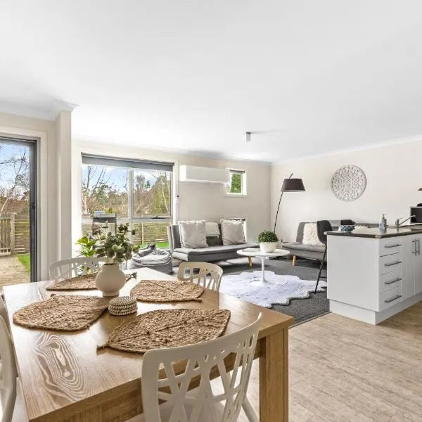 Stylish and Spacious Launceston Villa + Free Wifi, hotel in Launceston
