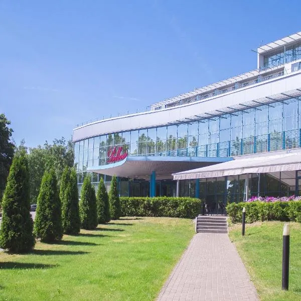 Bellevue Park Hotel Riga with FREE Parking, khách sạn ở Rīga