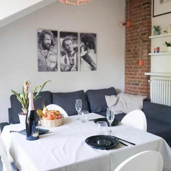 cozy apartment with Mole & hill view, хотел в Торино