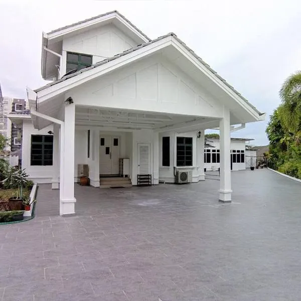 Forest Valley Homestay Bungalow for Family/Group Staycation/Gathering, hotel v destinaci Cheras