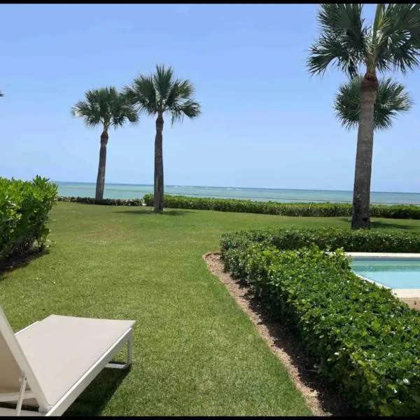 En la playa con piscina, hotel in Punta Cana