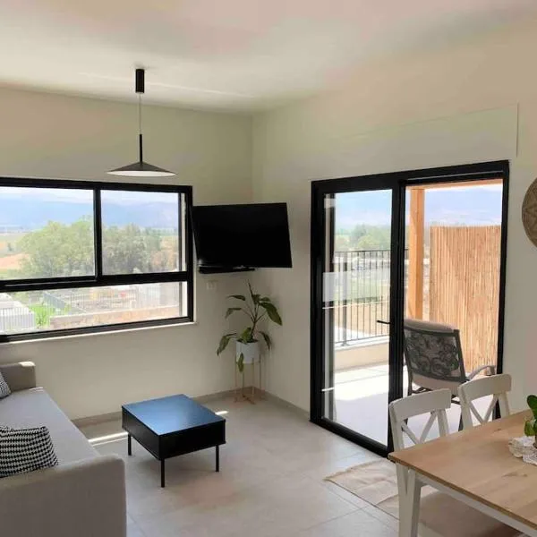 נוף עמק החולה דירה חדשה, Hotel in Gonen