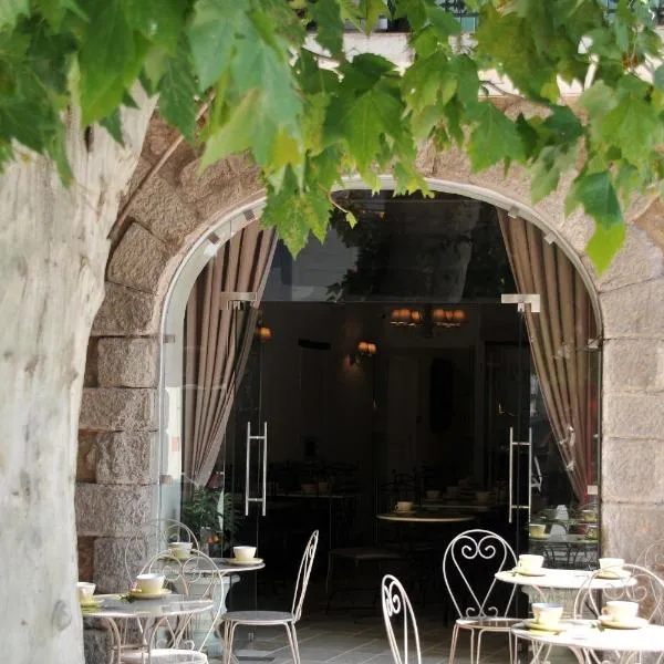 Logis Hôtel la Vallée de l'Arc, hotel v destinácii Trets