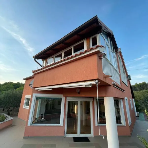 Kuća za odmor ALFIS - Jezera, hotel en Jezera