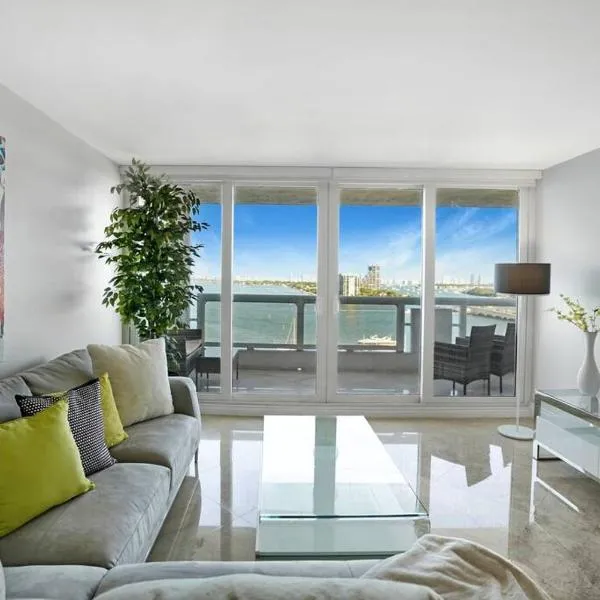 Only in My Dreams! Direct Water View Luxury Condo,邁阿密的飯店
