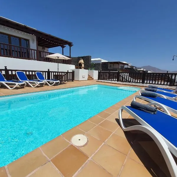Lujosa Villa 4 hab Piscina, Jacuzzi y Vistas Mar, hotel v destinaci Playa Blanca