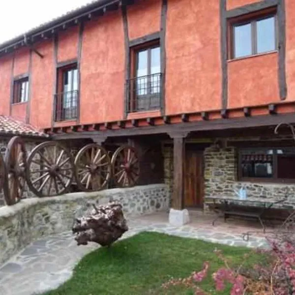 Casa rural la corva, hotel in Triollo