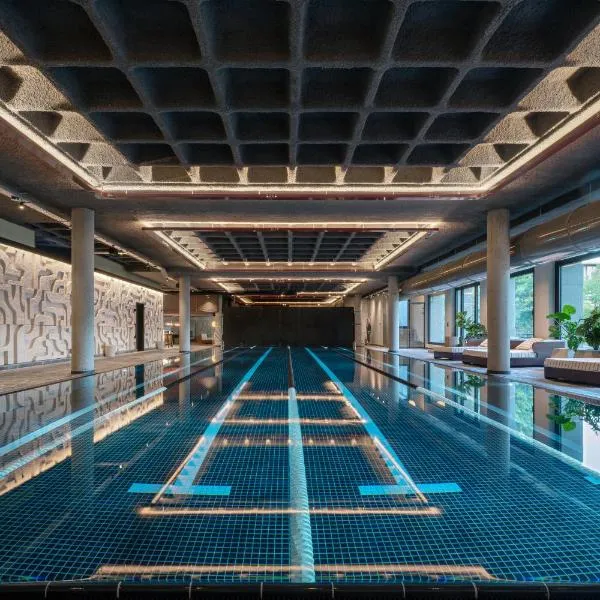Mix Brussels --Gym & Wellness for adults only--, hotel in Brussels