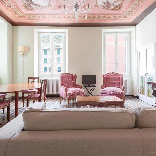 Vernazza Marina Apart, front Beach, 2BDR with Aircondo, 2BHT, few steps, Free Private parking on request