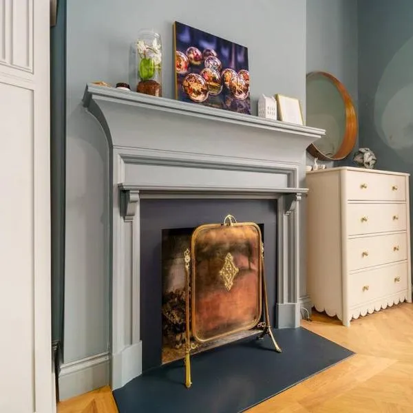 Cozy 2 Bedroom garden flat, hotel in London