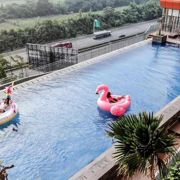 Stay G Royal Sentul Park by GranDhika, hotel di Kedungmanggu