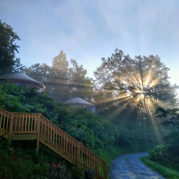 Fontana @ Sky Ridge Yurts, hotel in Bryson City