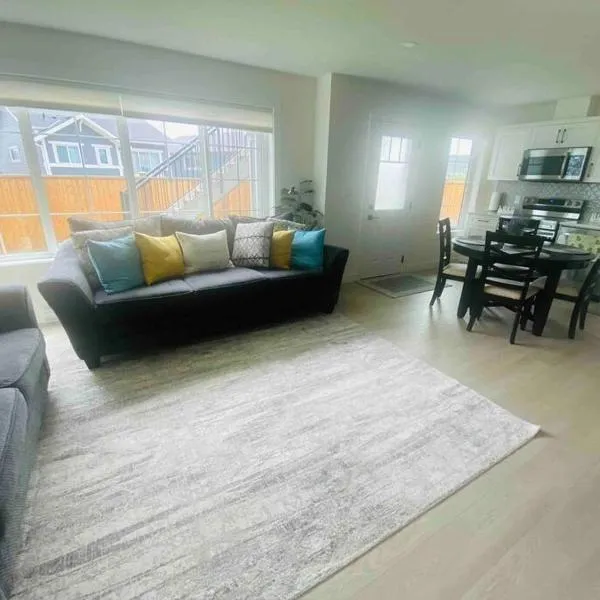 The Royal Bay Escape: Cozy 2 bedrooms garden suite, hotel in Colwood