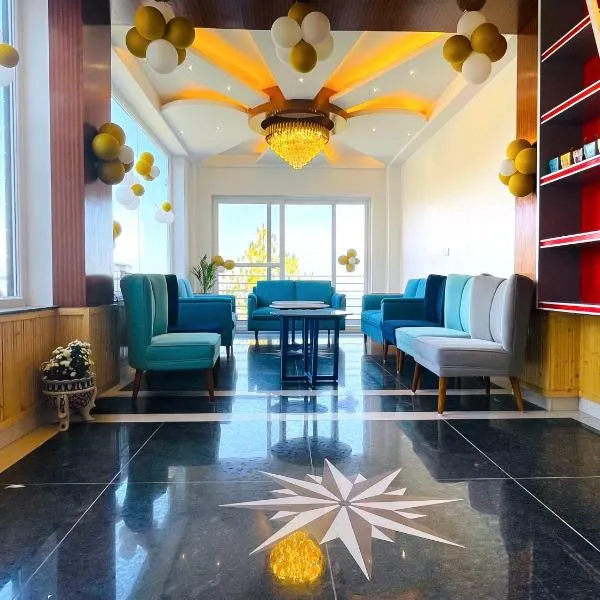 Hotel Wood Stock Luxury - A Boutique Property - Penthouse - Open Air Restaurant & Terrace, hotel in Kasauli