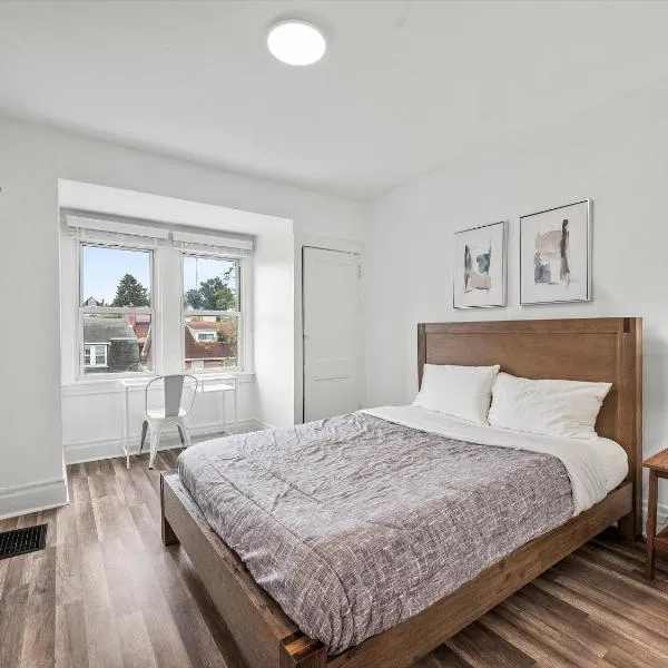 Oakland/University @H Bright and Stylish Private Bedroom with Shared Bathroom, ξενοδοχείο στο Πίτσμπουργκ