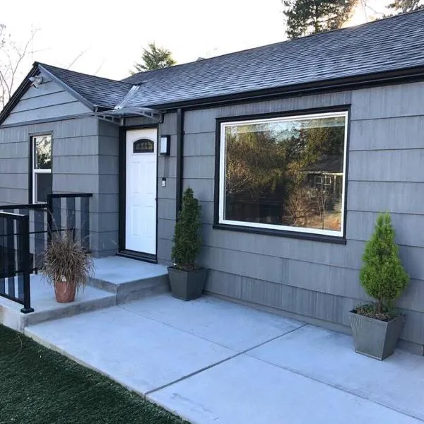 Cozy Crown Hill Carkeek Cottage 2 Beds, Full Kitchen & Backyard in North Seattle, ξενοδοχείο στο Σιάτλ