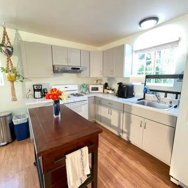 Santa Barbara Serenity Large 1-bedroom Guest Apt., hotel in Santa Barbara