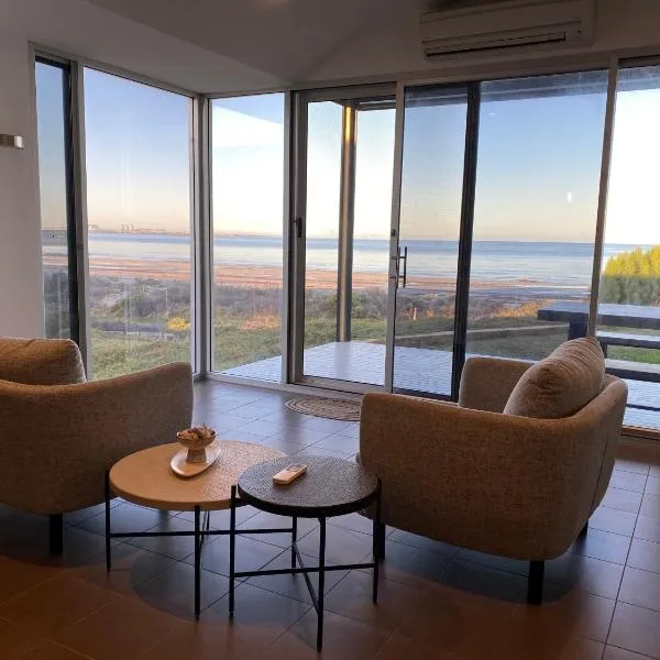 Bayview Retreat - Esplanade home w wifi, hotel in Wallaroo