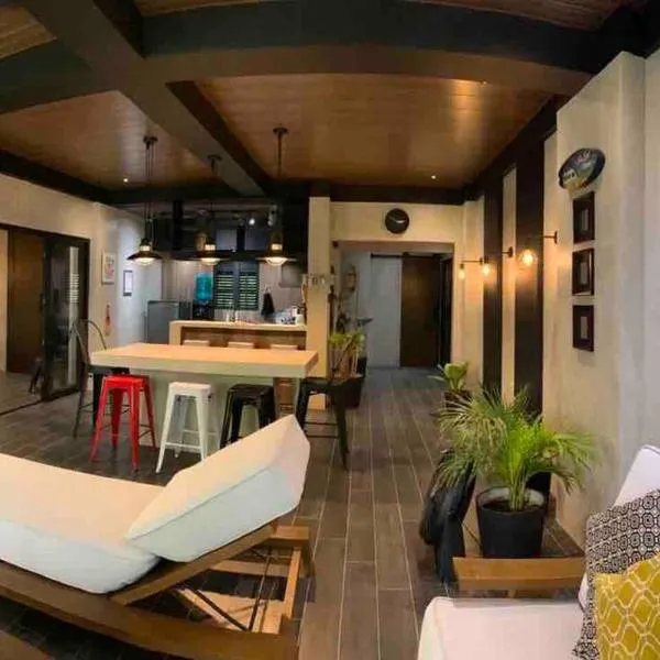 Spacious Beachfront Unit at Canyon Cove Nasugbu, hotel v destinaci Nasugbu