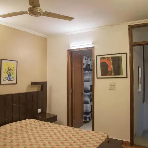 Woodpecker Apartments Hauz khas, hotel in New Delhi