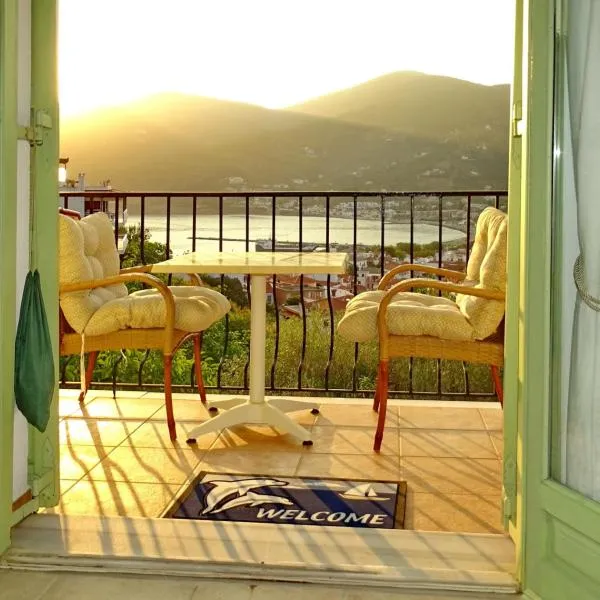 Marchie's Place - Spacious one bedroom apartment for rent on Skopelos Island, hôtel à Skopelos