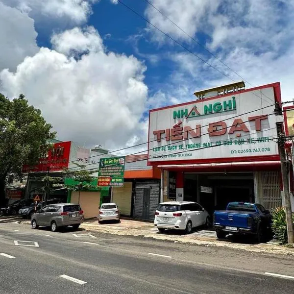 天达汽车酒店，位于波来古市的酒店