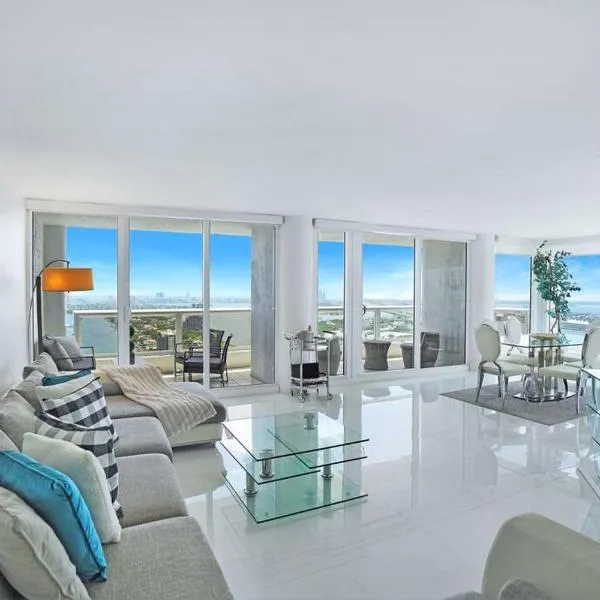 Spectacular! Penthouse with Direct Water Views!, hôtel à Miami