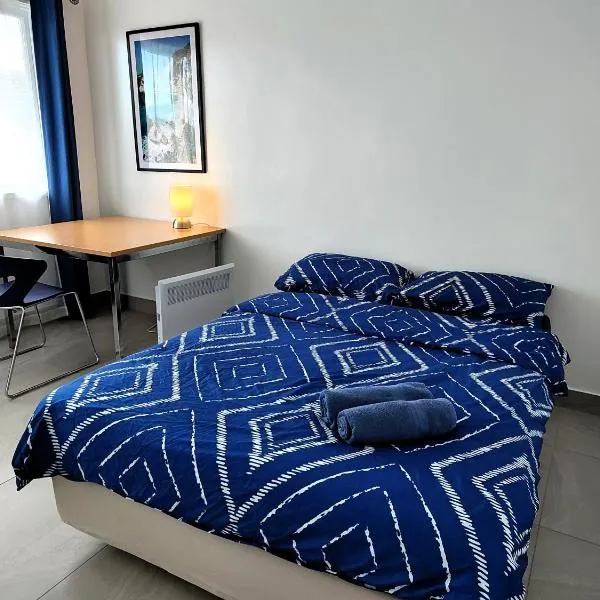 PROMO! Near Train Station, FREE WIFI!, hotel en Melbourne