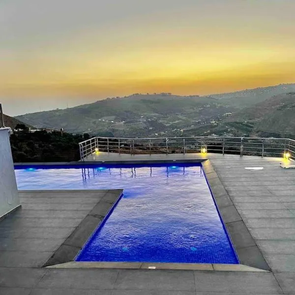 Farmhouse with Pool and Breathtaking Views, Hotel in Amman