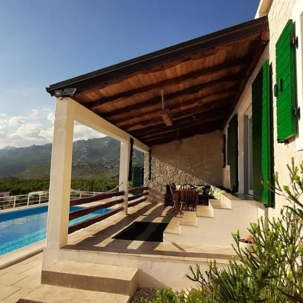 Villa Maxim with Private Pool, hotel en Rovanjska