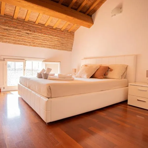 Mansarda Colombo - Car Parking, hotel in Ferrara