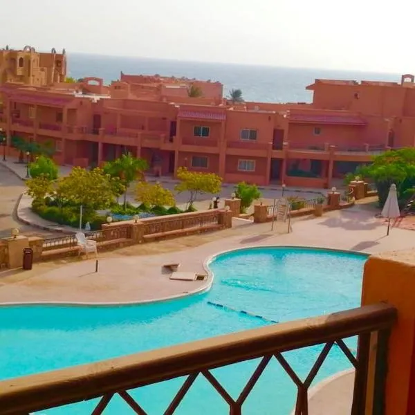 شالية على البحر والبسين بالعين السخنة بقرية امباير ريزورت, hotell sihtkohas Ain Sokhna