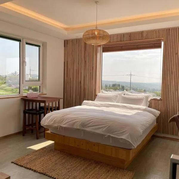 Le Village Aewol building C, hotel in Jeju