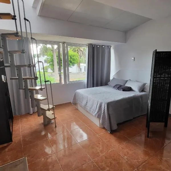 Captain Morgan House, hotel in Arona