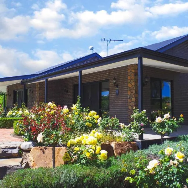 Shiraz Cottage - A Vineyard Retreat in Barossa Valley, hotel in Rowland Flat