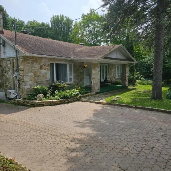 Residence Orleans (inground pool), Hotel in Sainte-Petronille