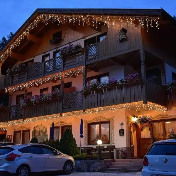 Garní Ladinia, hotel v mestu Pescul
