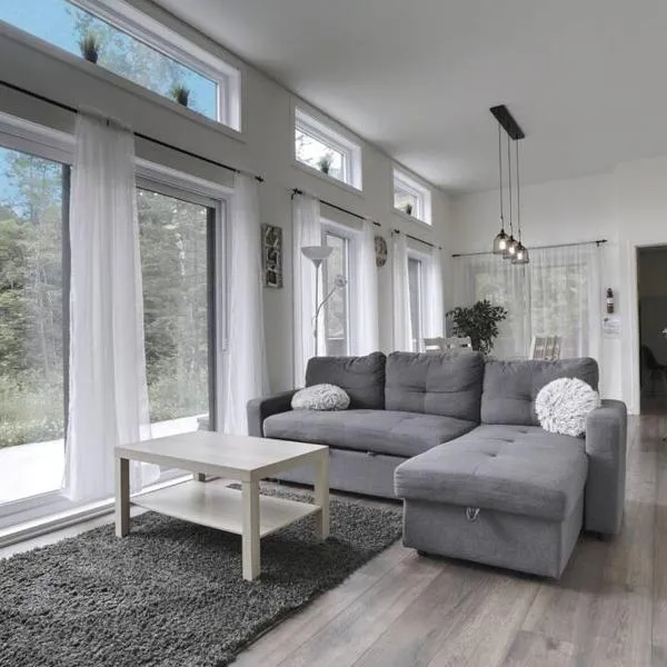 Chalet L'Hérisson (Modern, Spa, BBQ, waterfront), hotel v destinácii Chertsey